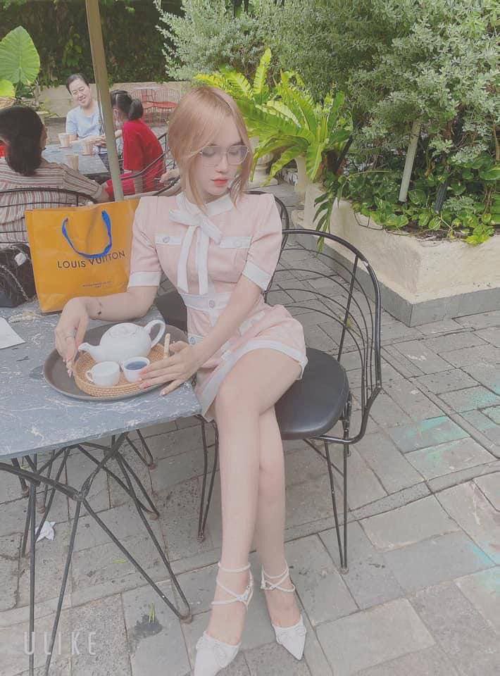 Bố má đi vắng, anh trai ở nhà làm liều chịch nhỏ em kế cứ vô tư để lộ xì líp