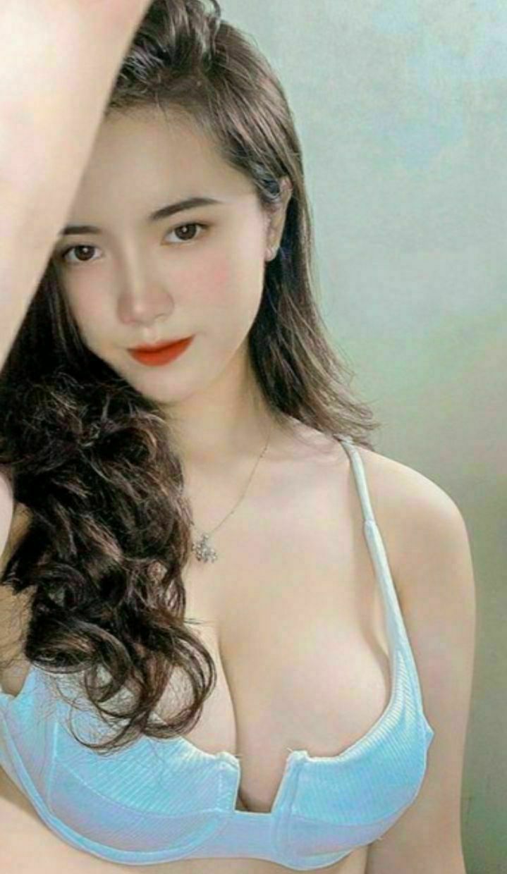 Lưỡi bố dài thế liếm lồn con sướng quá